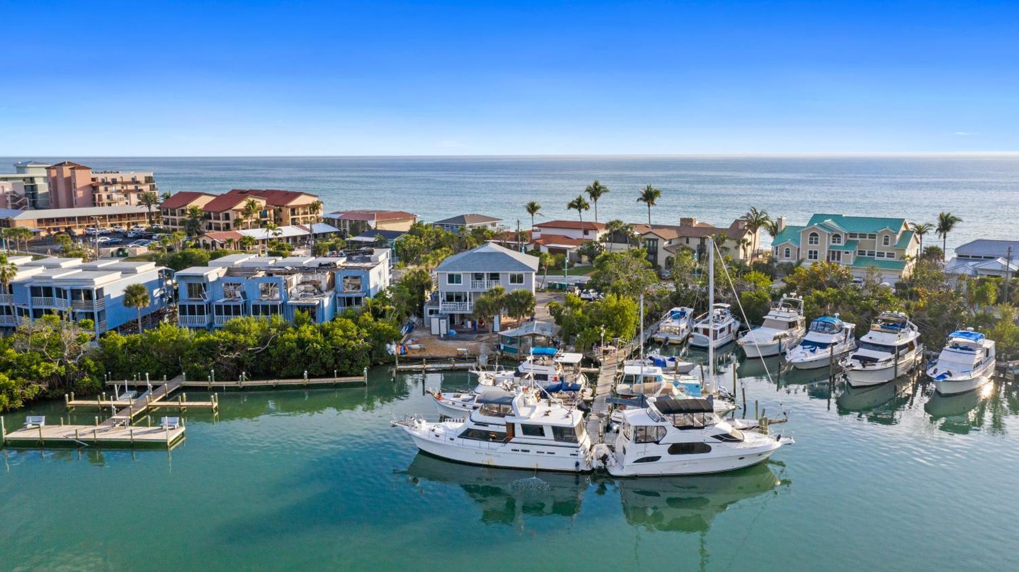 Chadwick Cove Marina Aparthotel Englewood Exterior photo
